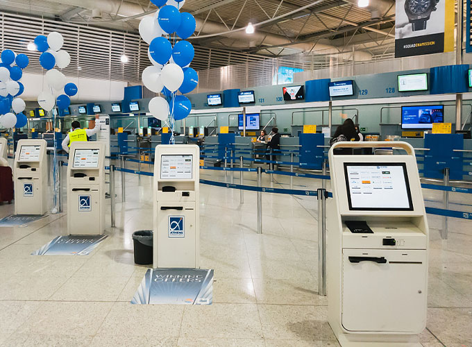 Installazione del chiosco in primo piano HJL nell'aeroporto